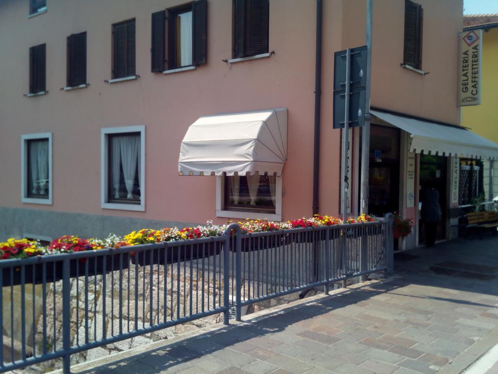 Alloggio Ponte Dei Cavalleggeri Hotel Trento Exterior foto